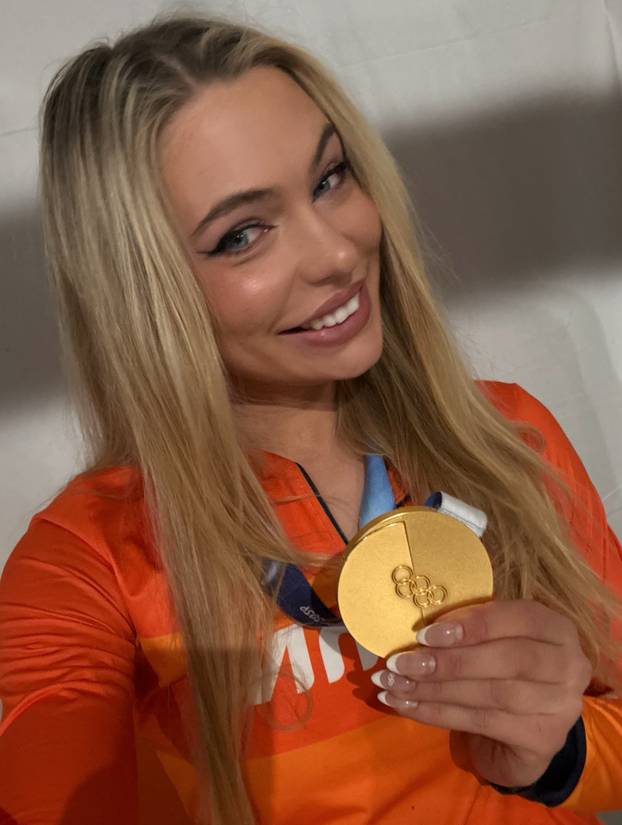 FOTO Jutta iz klizaljki uskočila u badić! Evo što radi nakon Igara