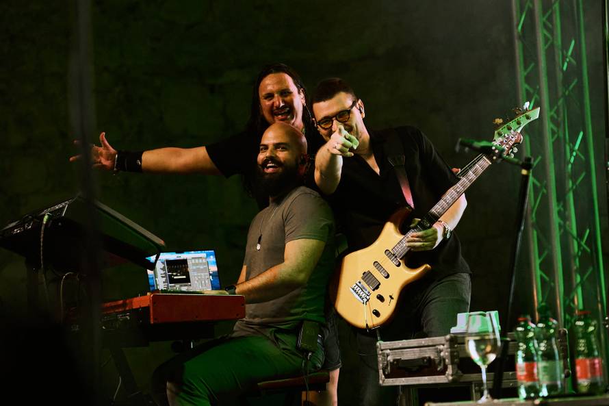 FOTO Lexington band hitovima i emocijom oduševio je publiku u punoj kuli Kamerlengo...