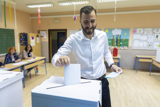 Vukovar: Kandidat za gradonačelnika Domagoj Bilić glasovao je u drugom krugu lokalnih izbora