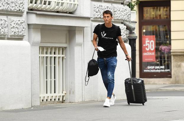 'Vatreni' pod maskama: Kovačić i Ćaleta jedini ih nosili, drugi ne