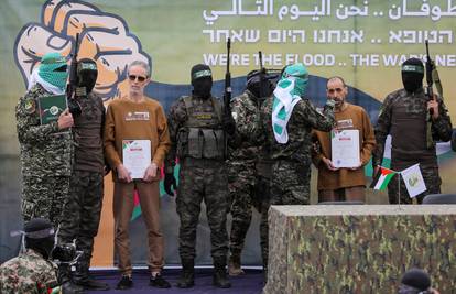 VIEDO Hamas oslobodio trojicu talaca, prevezli su ih u bolnicu: 'Izgledaju kao kostur, užasno'