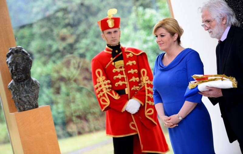 'Vitkom linijom u plavoj haljini predsjednica je sve iznenadila'