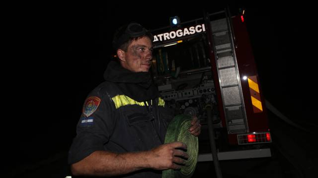 Kuhar velikog srca kuha topli obrok za sve hrabre vatrogasce