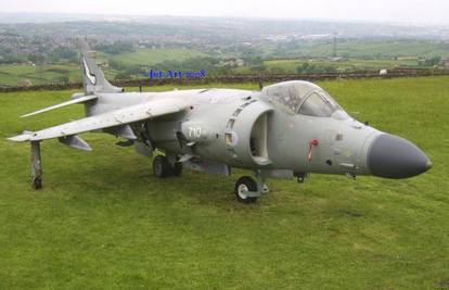 Na eBayu prodaju borbeni avion za dvorište ili muzej