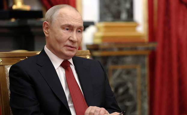 Putin Meets Trump Envoys in Moscow..