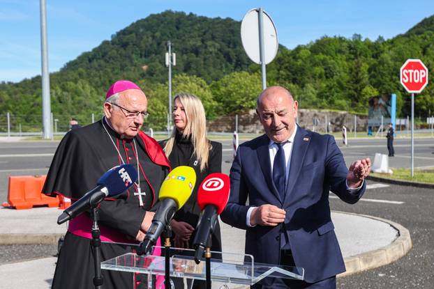 Na Grani?nom prijelazu Macelj održana je primopredaja posmrtnih ostataka hrvatskih žrtava izme?u Republike Slovenije i Republike Hrvatske