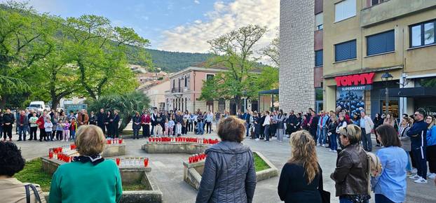 Tuga na Lastovu: Više od 200 lampiona zasvijetlilo u spomen na tragično preminulog Frana