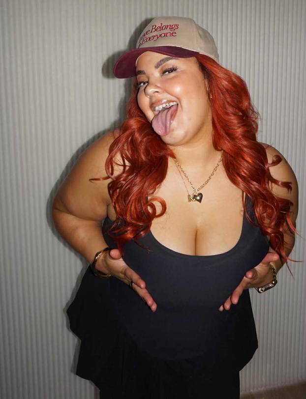 Plus-size influencerica ponosno pokazuje svoje obline: 'Tko se ne bi hvalio ovakvim grudima?'