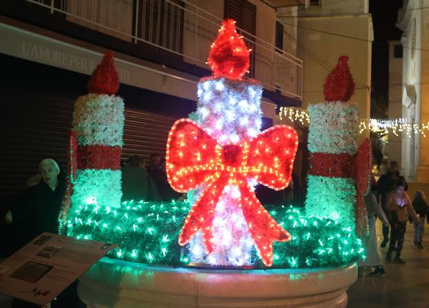 Paljenje prve adventske svijeće u Vodicima