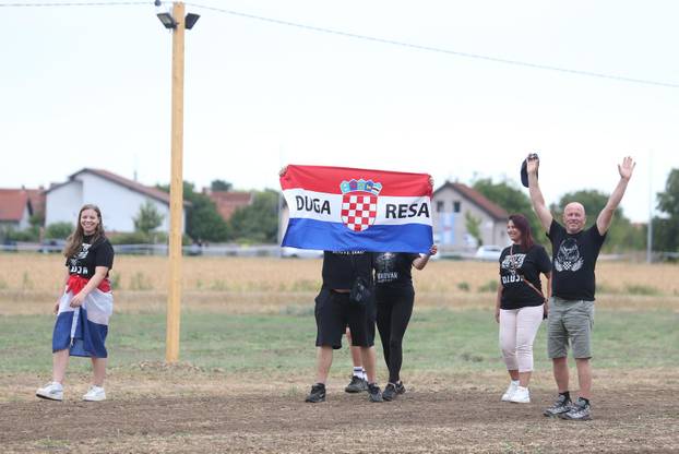 Vukovar: Mnogobrojni obožavatelji Thomsona su krenuli pristizat u posljepodnevnim satima 