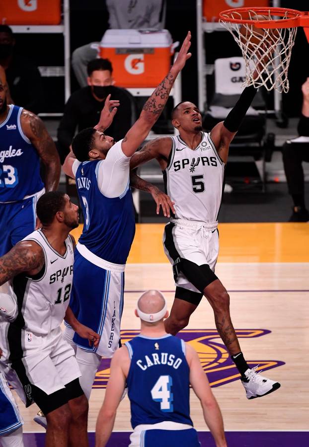 NBA: San Antonio Spurs at Los Angeles Lakers