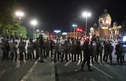 UŽIVO Glazba iz 'Ćacilenda' trešti satima. Dijana Hrka štrajka glađu, poslala poruku