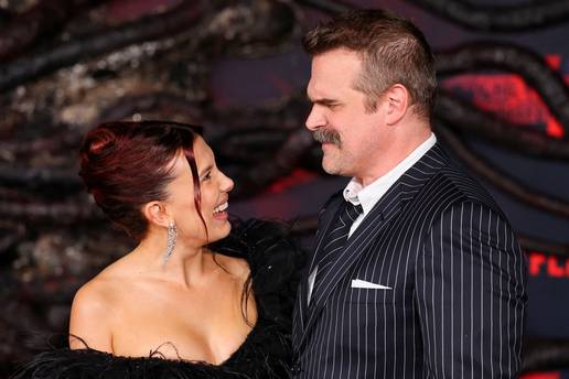 Skandali Davida Harboura: Lily Allen snimila pjesme o nevjeri, Millie Bobby Brown ga tu&zcaron;ila