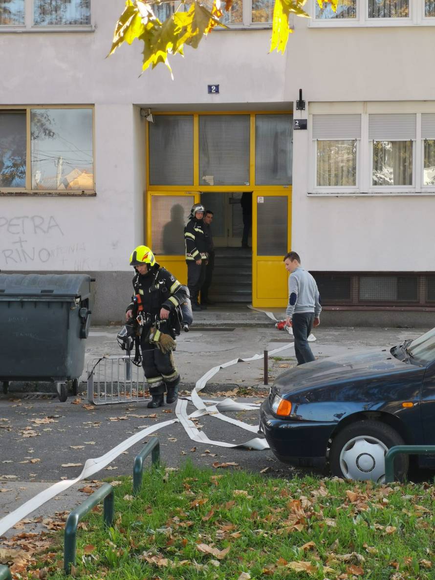 Gorio 6. kat zgrade u Dubravi: Žena umrla, ugušila se dimom
