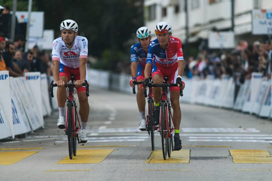 Kaos u Zadru: Muškarac uletio među bicikliste i 'pokosio' ih...