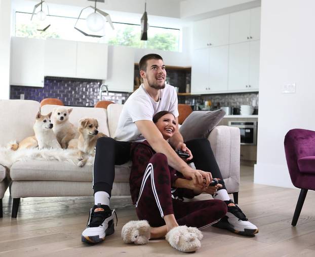 FOTO Stiže pojačanje u obitelj Zubac! Tko je buduća majka? San pretvorila u svjetski biznis