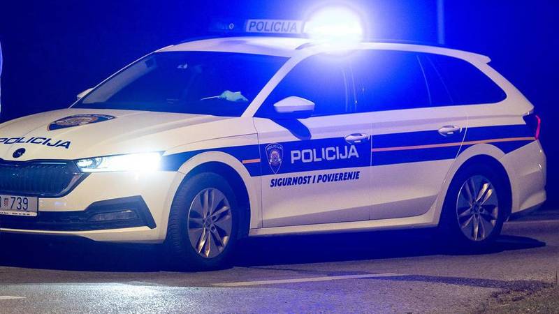 Turirao pa ostao bez motocikla u Labinu, drugi pijan bježao od policajaca  u Umagu na motoru