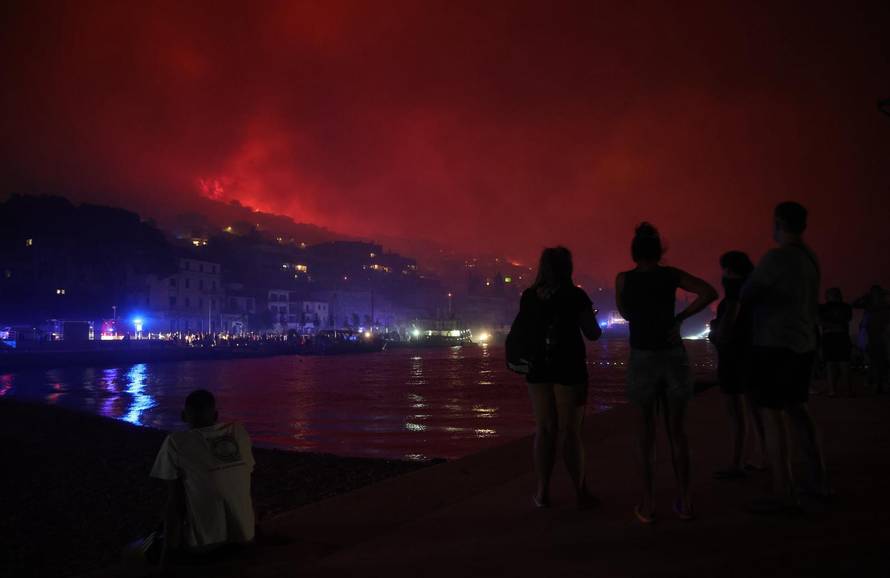 Omiš: Katastrofalna noć na požarištu kod Omiša.