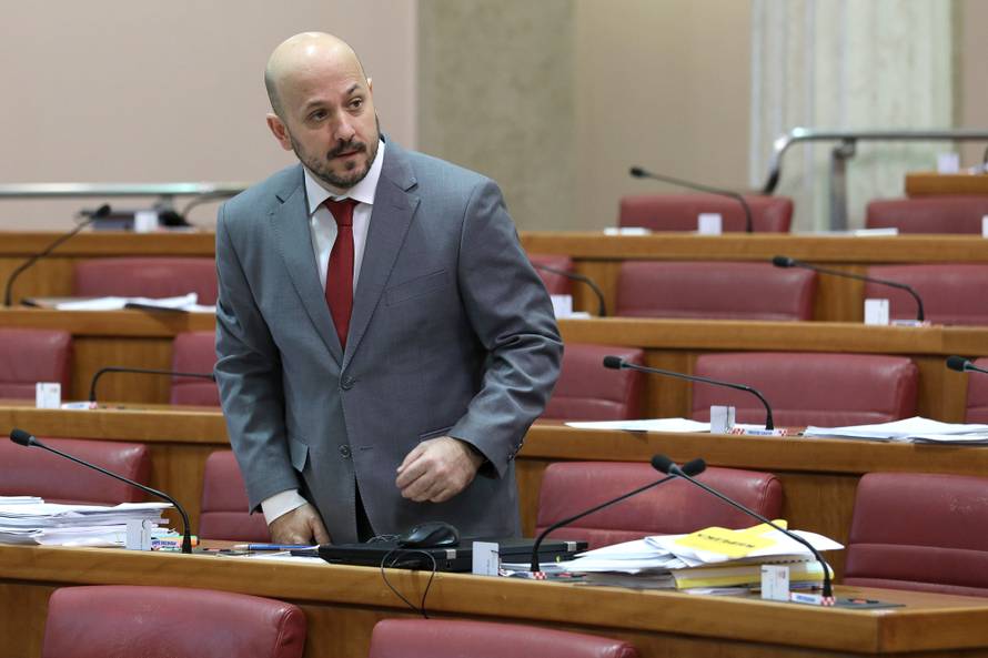 'Zbog Konvencije ćemo ubrzo  trebati šest zahoda u Saboru'