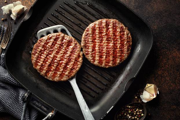 Grilled,Appetizing,Burger,Meat,Patties,With,Spices,On,Grill,Pan.
