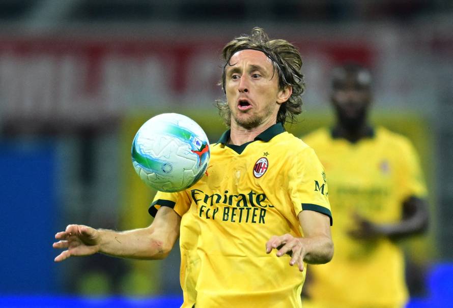 Serie A - AC Milan v Fiorentina