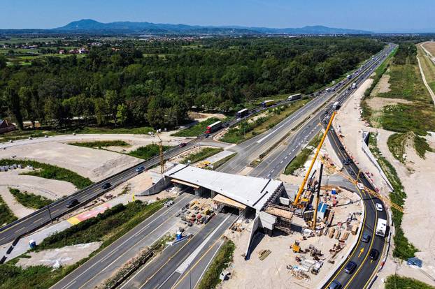 Zagreb: Snimke iz zraka rušenja starog Motela Plitvice na zagreba?koj obilaznici 