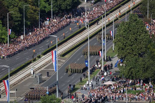 Zagreb: Pogled s visine na svečani vojni mimohod u povodu 30 godina VRO Oluja