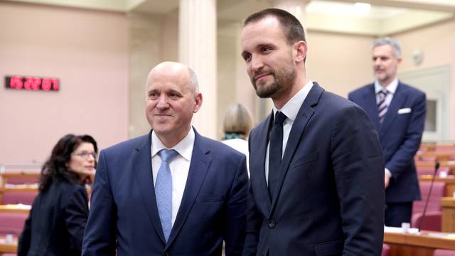 Zagreb: Novi ministri Bačić i Erlić nakon prisege