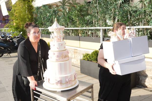 Beograd: Aleksandra Prijović i Filip Živojinović organiziraju proslavu krštenja i prvog rođendana kćeri Arije