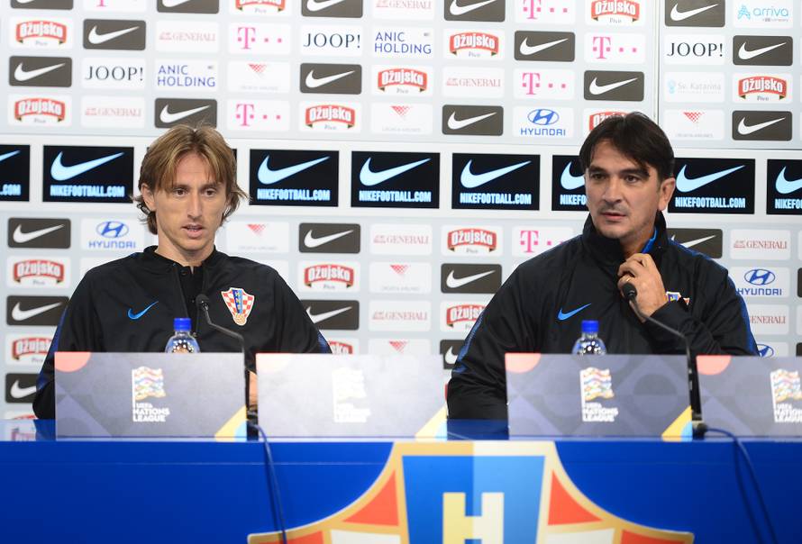 Dalić: Umjesto Pivarića ulazi Jedvaj ili Milić, Kalinić na golu