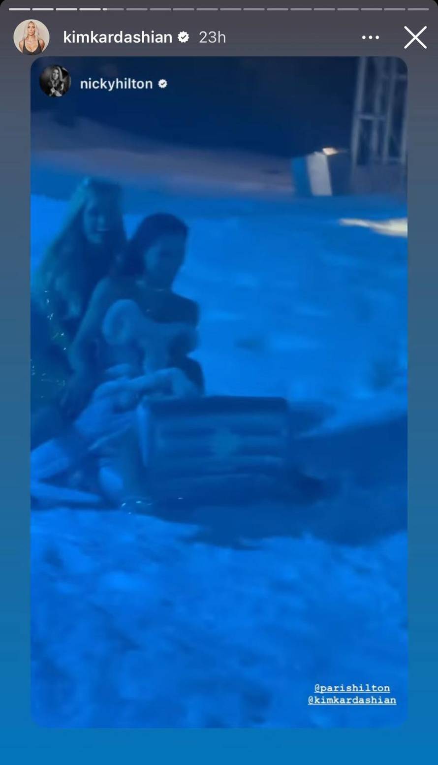 Raskošni Božić Kardashianki: Slavni pjevači zabavljali goste, sanjkali se na umjetnom snijegu