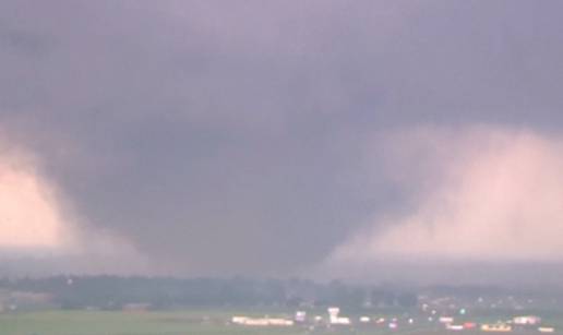 Neviđene snimke katastrofe: Tornado gutao sve pred sobom