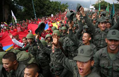 Venezuela rasporedila vojnike i tenkove zbog prijetnje Amerike