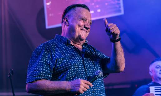 Dirljiva priča o Halidu Bešliću: 'On i supruga napunili su starici kolica, račun je bio jako velik...'