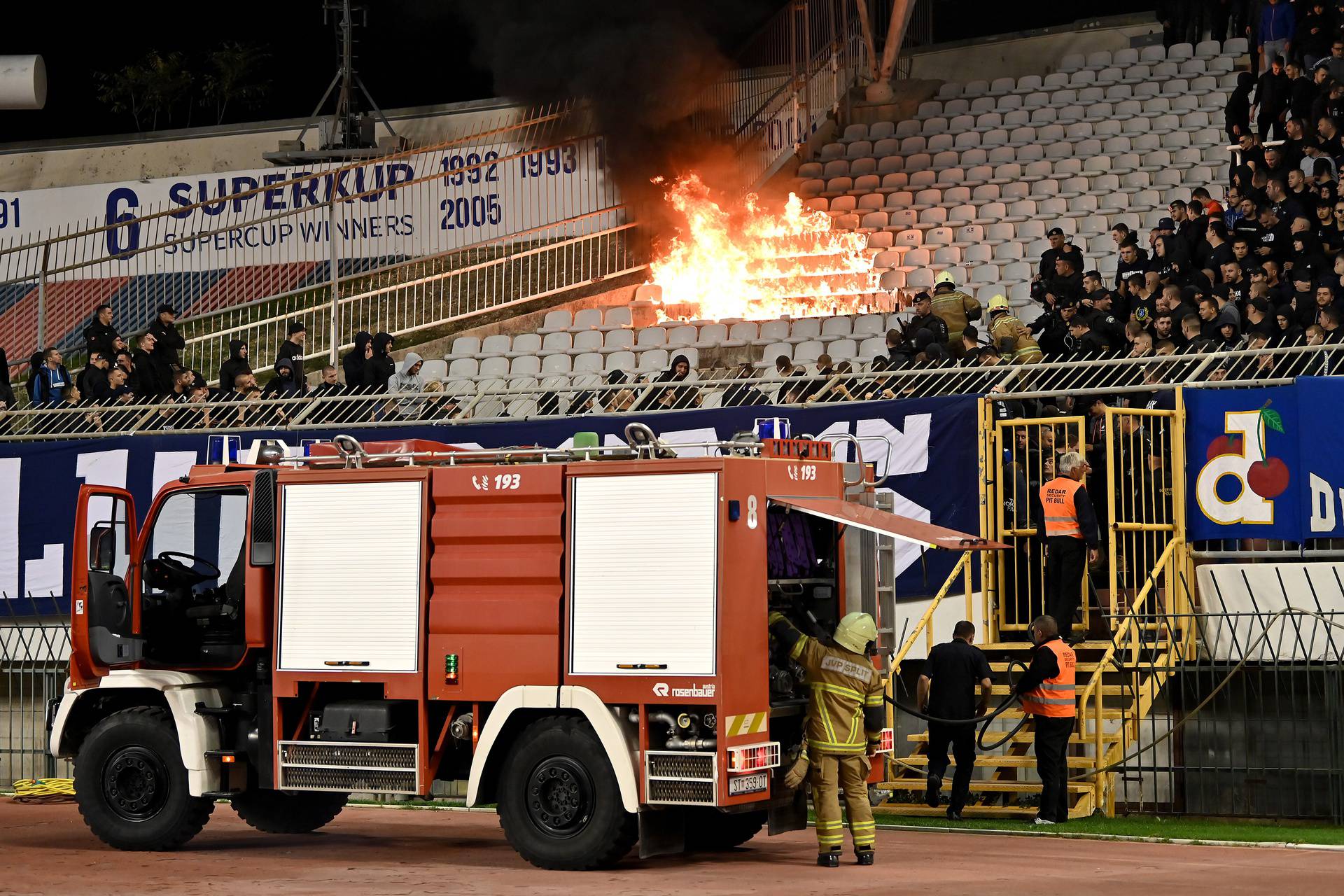 Split: Požar na tribini nakon utakmice Hajduka i Dinama