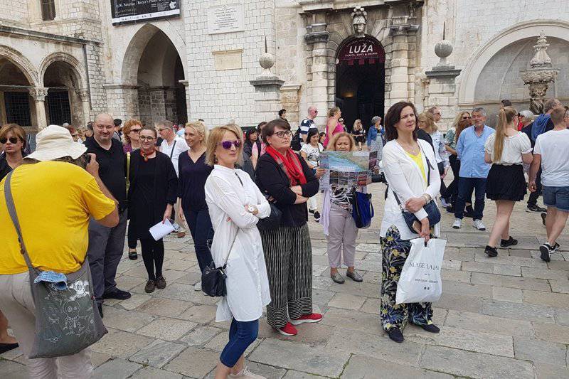 Dubrovčani su se okupili i uz pjesmu oprostili od Đele Jusića