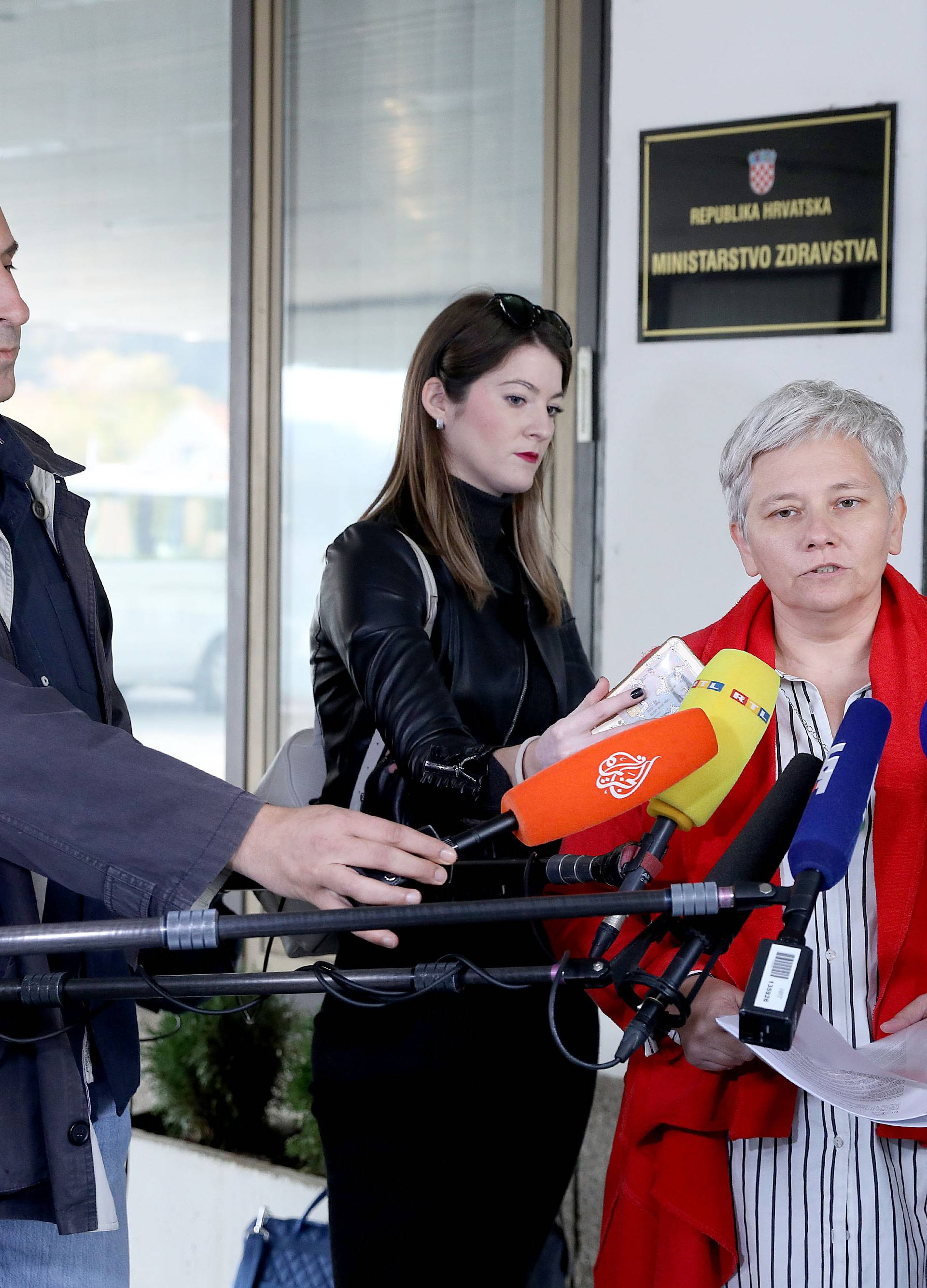 Zagreb: Ministarstvu zdravstva predana potresna svjedoÄanstva Å¾ena
