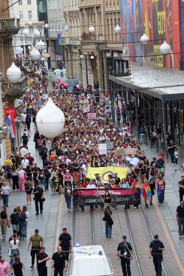 Zagreb: 25. Povorka ponosa LGBTIQ zajednice "Korak po korak, iskorak!"