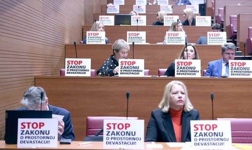 Curi&scaron; Krok (SDP): Zakon nas vra&cacute;a u feudalizam, a Ba&ccaron;i&cacute; i Plenkovi&cacute; su feudalci