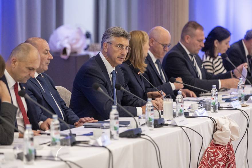 &Dstrok;akovo: Andrej Plenkovi&cacute; sudjelovao je na prvoj sjednici Vije&cacute;a za regionalni razvoj