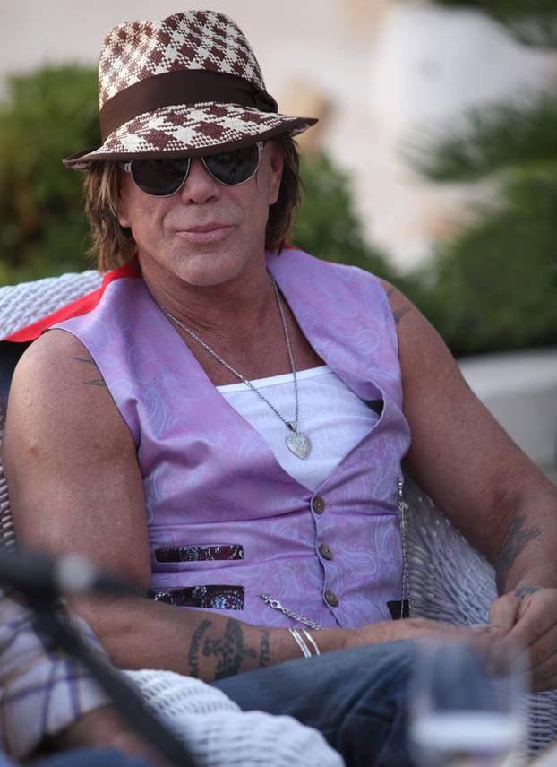 Dubrovnik: Mickeyja Rourkea obasipali darovima uo?i projekcije filma Hrva?