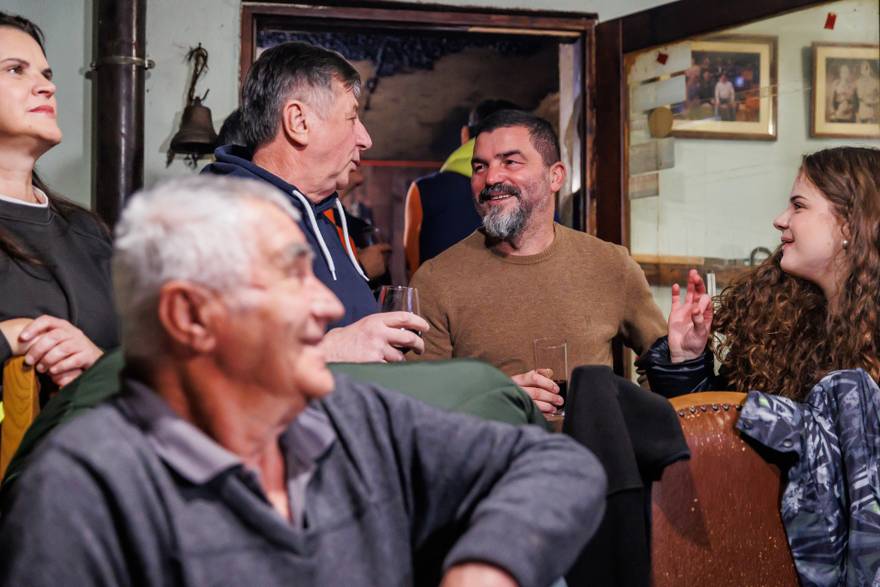 Vesela atmosfera kod obitelji Zorana Milanovića u Glavicama kod Sinja
