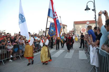 FOTO 55. tradicionalna utka tovara prošla ulicama Tribunja