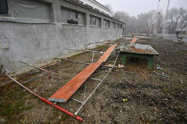 Zagreb: Razbijena stakla na Osnovnoj školi pl. Matačića