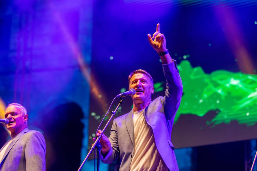 Pulska Arena u znaku najvećih klapskih hitova: Tomislav Bralić i Intrade proslavili 40 godina...