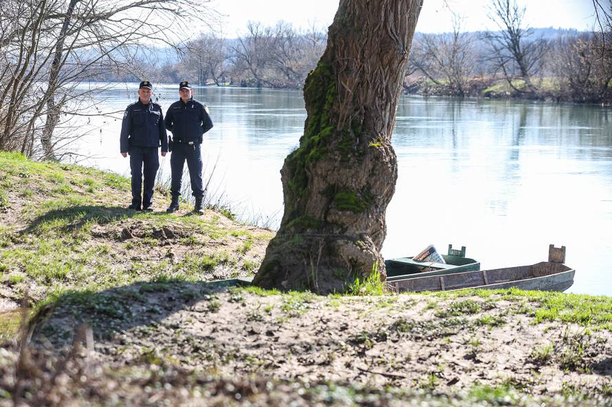 24sata Hrvatska Kostajnica: Policajci koji su prvi pronašli migrante koji su spašeni iz rijeke Une