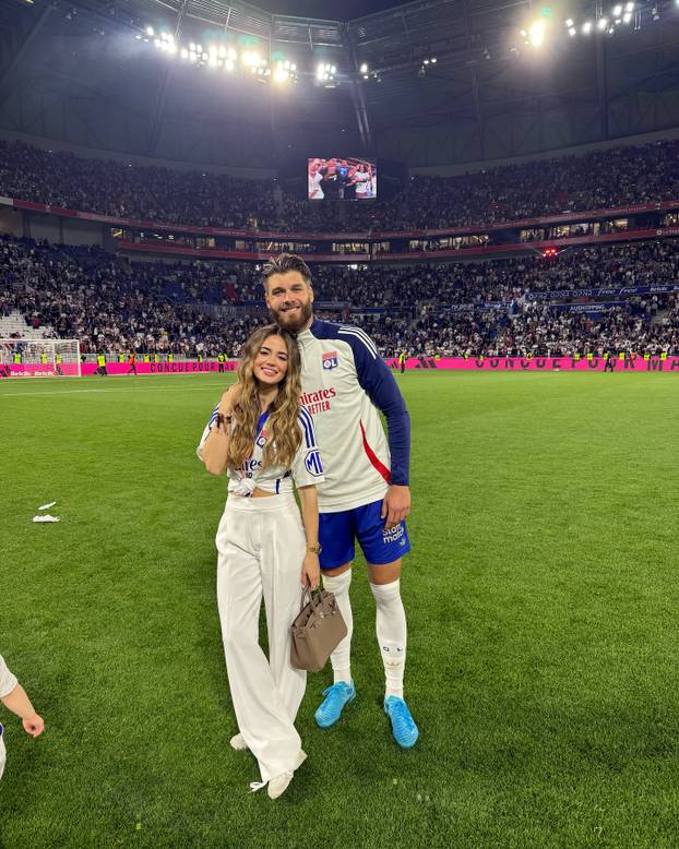 FOTO Ovo su ljepotice koje su osvojile srca naših 'vatrenih'