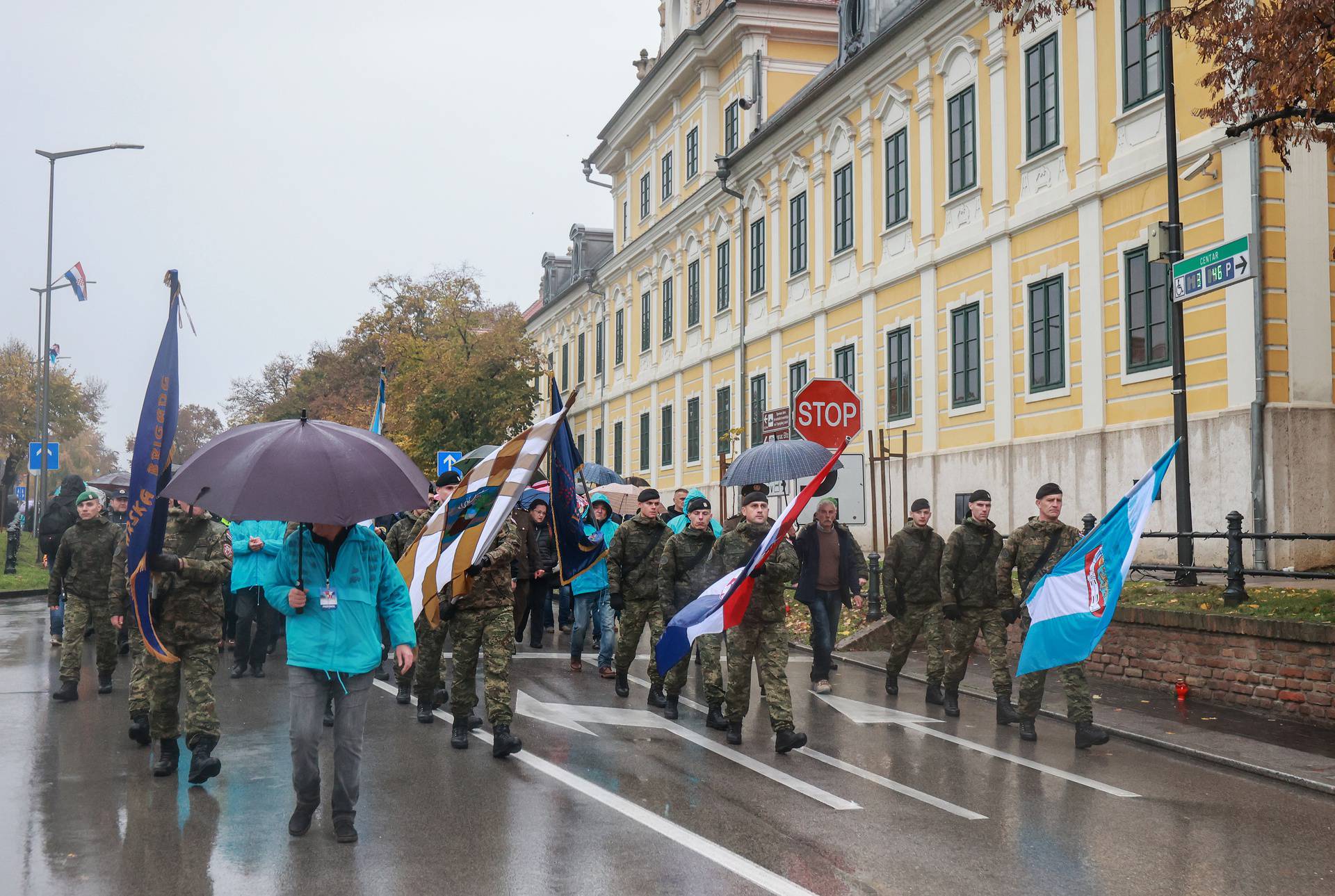 Ulicama grada Vukovara krenula je kolona Sjećanja 