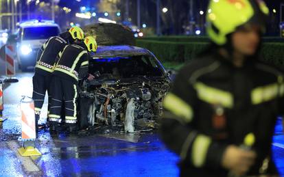 Zagreb: Vatrogasci ugasili požar osobnog automobila u Vukovarskoj ulici