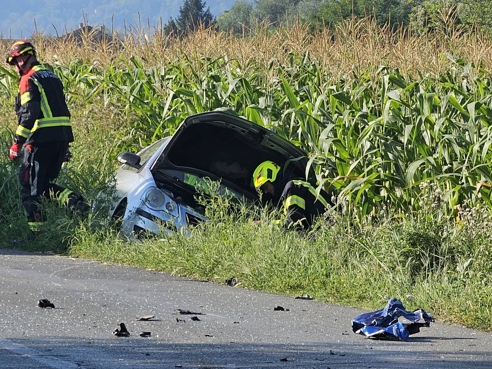 FOTO Užas kod Požege! Autom sletio u Veličanku, ozlijeđene ljude ostavio u vodi i pobjegao